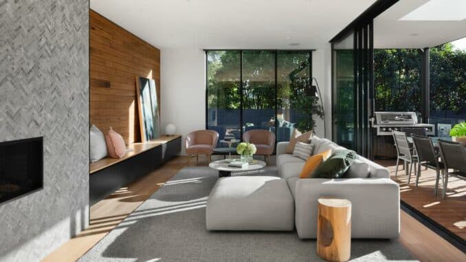 prosvětlený obývací pokoj