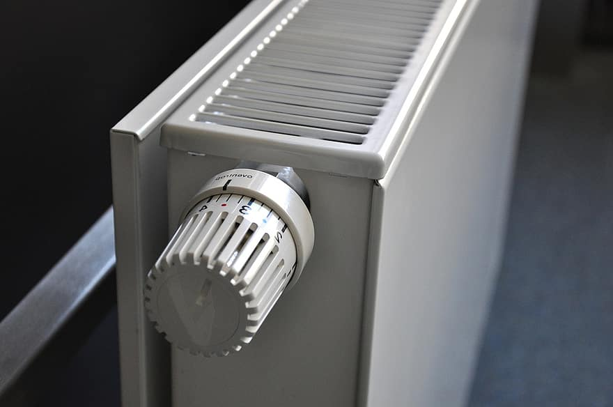 Detail termostatické hlavice na radiátoru